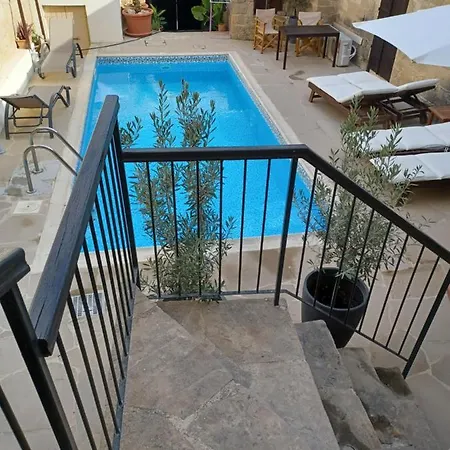 Vrakas House *