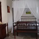 Vrakas House