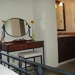Vrakas House *