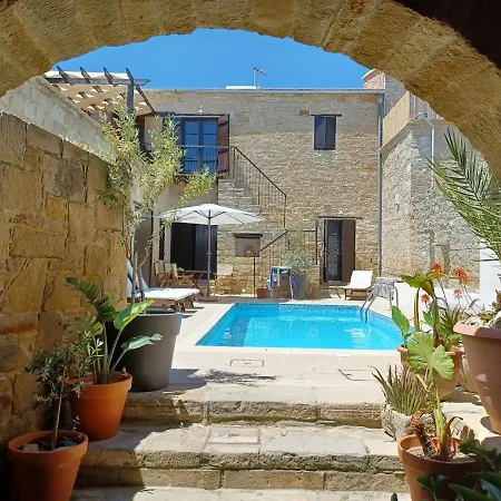 Vrakas House