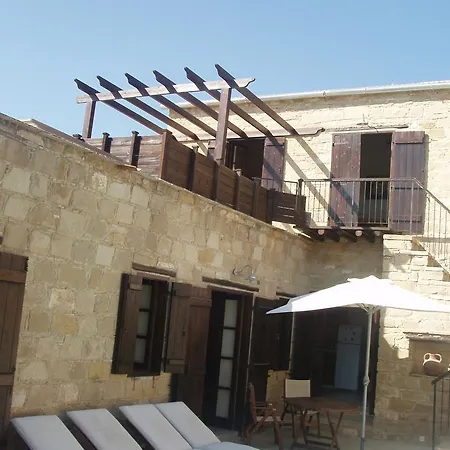 Vrakas House *