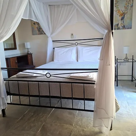 Lantställe Vrakas House