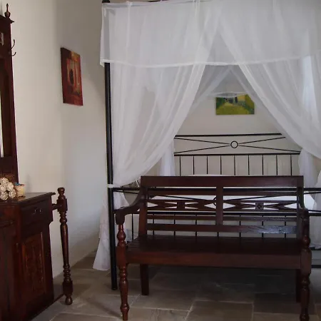 Vrakas House